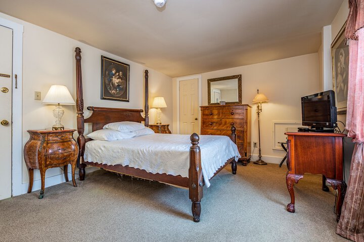 Wayside Inn