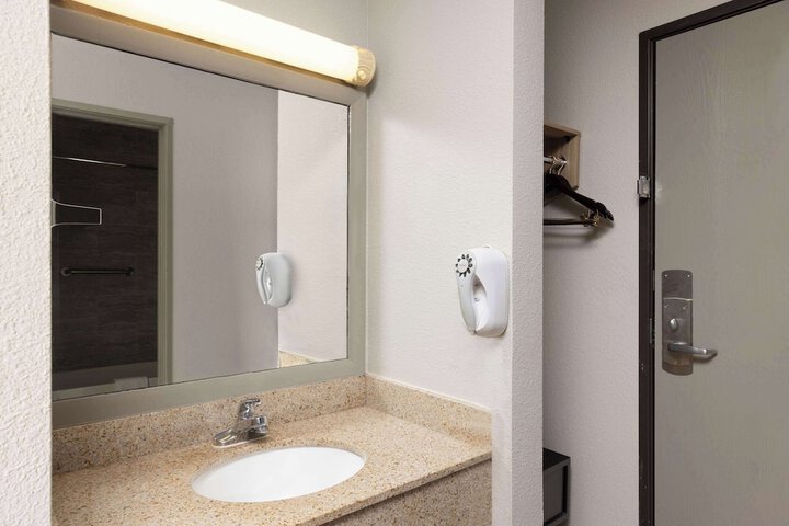 Room 16 of 23