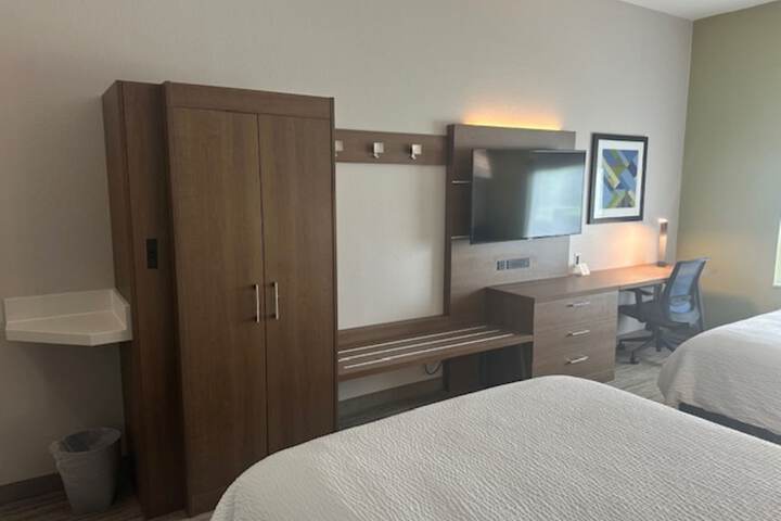 Holiday Inn Express Hotel & Suites Weston by IHG