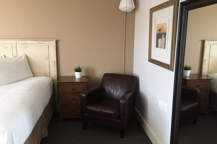 Room 104 of 163