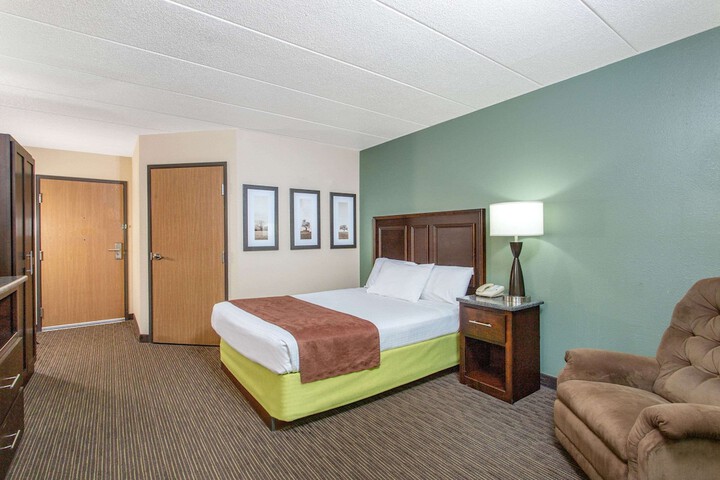 Room 7 of 14