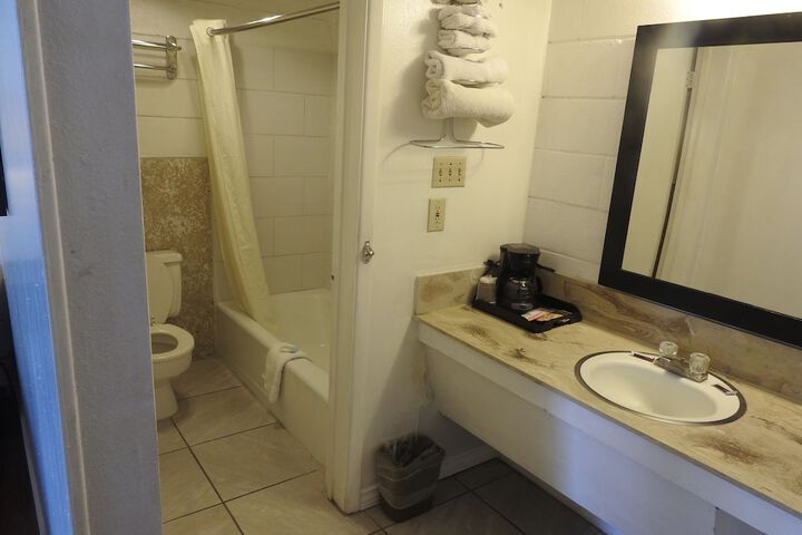 Room 34 of 60