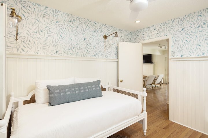 Hemlock by Avantstay Minutes From Folly Beach w / Multiple Patios