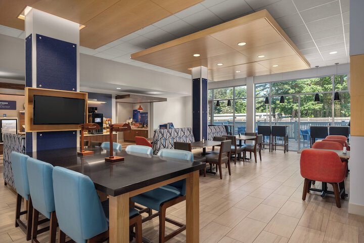 Holiday Inn Express Queensbury - Lake George Area by IHG