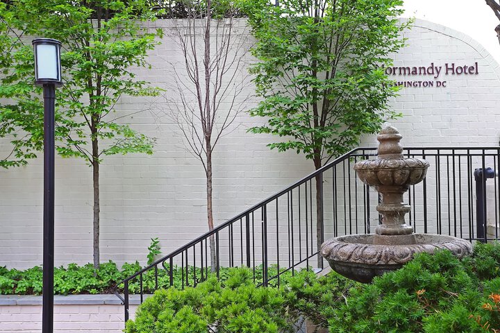 Hotel Exterior 42 of 44