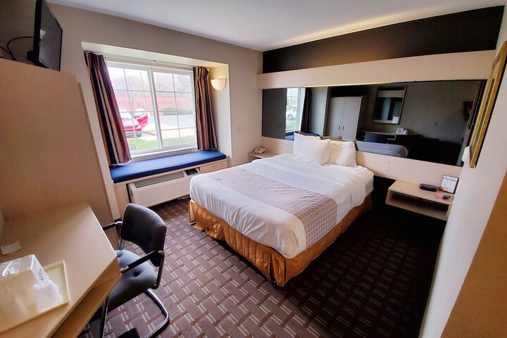 Americas Best Value Inn & Suites Racine