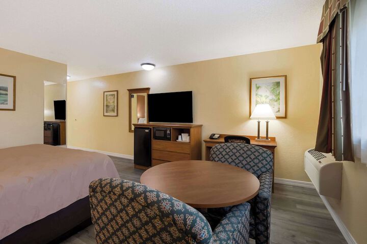 Room 9 of 31