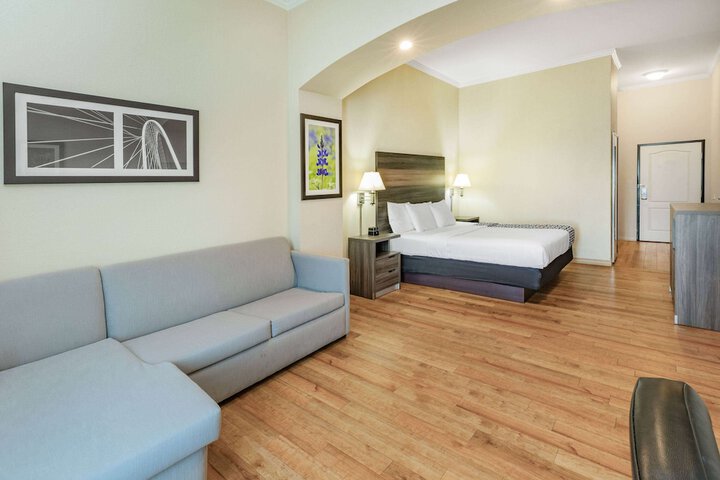 Room 21 of 60