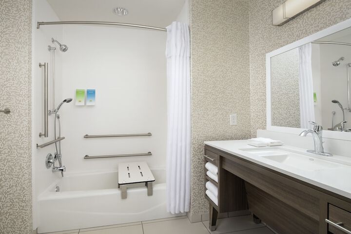 Room 15 of 40