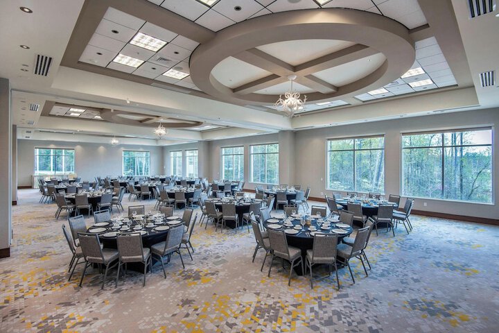 Courtyard by Marriott Raleigh Cary / Parkside Town Commons