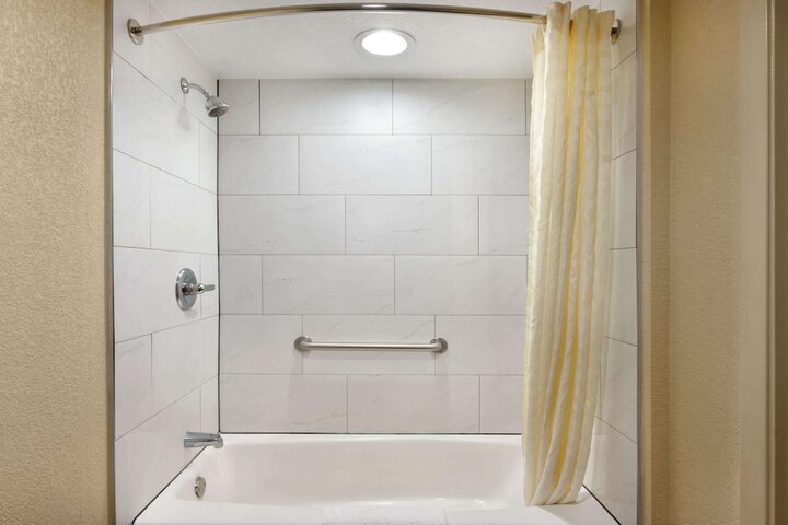 Room 7 of 14