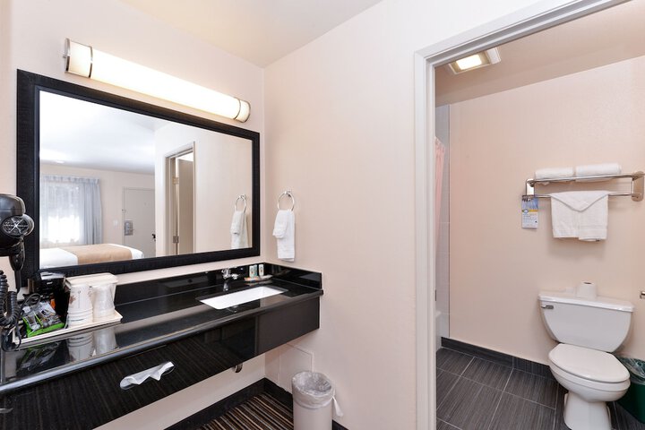 Room 32 of 32