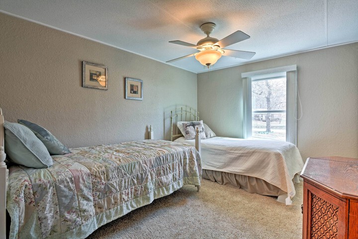 Hot Tub & Deck: Tranquil Home Near Grand Lake