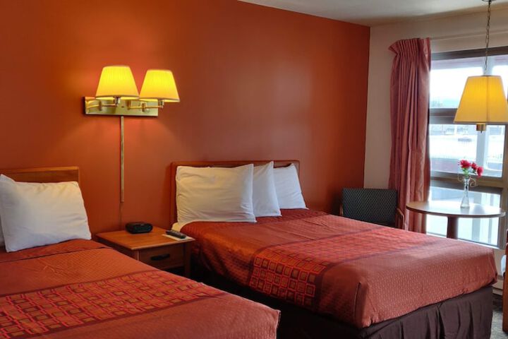 Pinebrook Motel