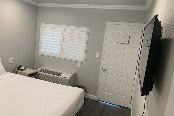 Elmwood Motel