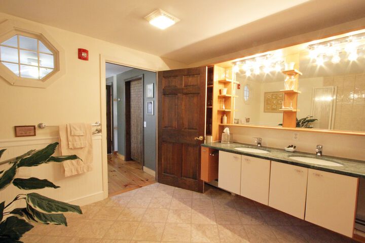 Room 32 of 120