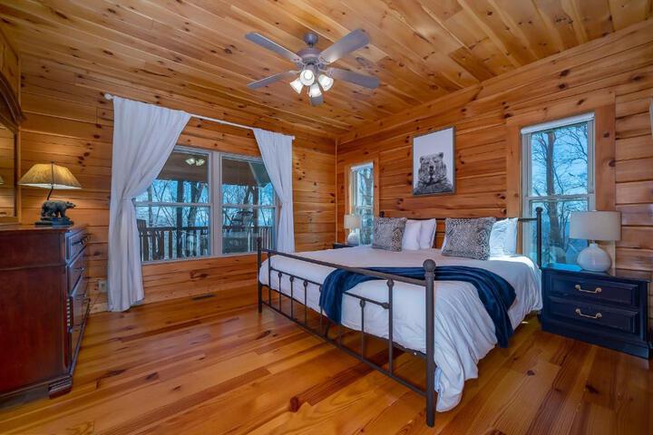 Scenic Mountain Comfort 4Br Family Getaway
