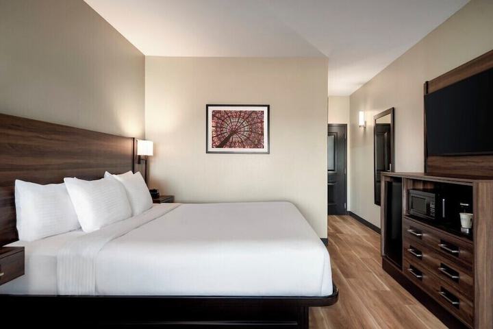La Quinta Inn & Suites by Wyndham Gonzales LA