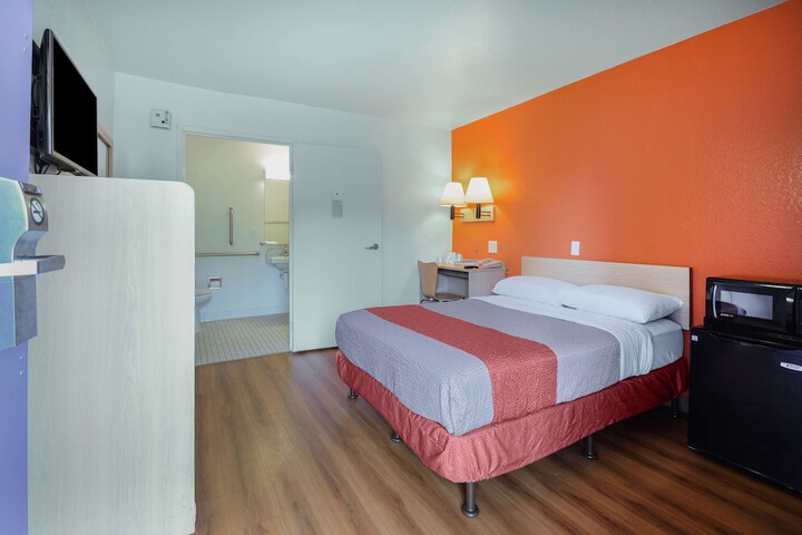 Room 20 of 29