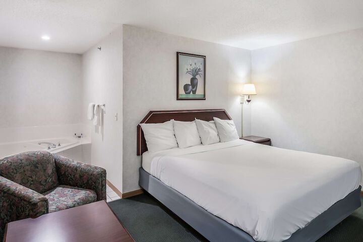 Room 13 of 33