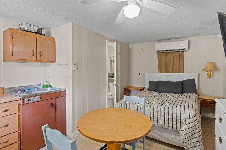 Beach Motel & Suites