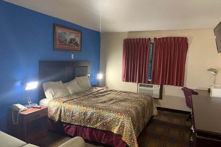 Room 6 of 10