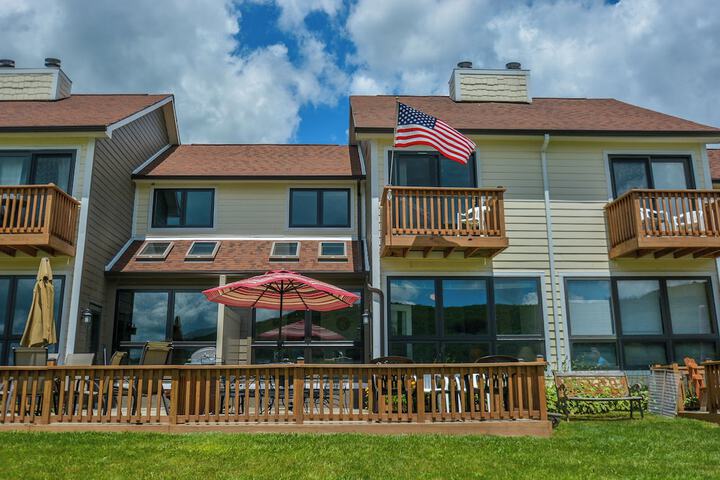 Ski Harbor 16 by Taylor Made Deep Creek