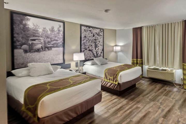 Room 7 of 9