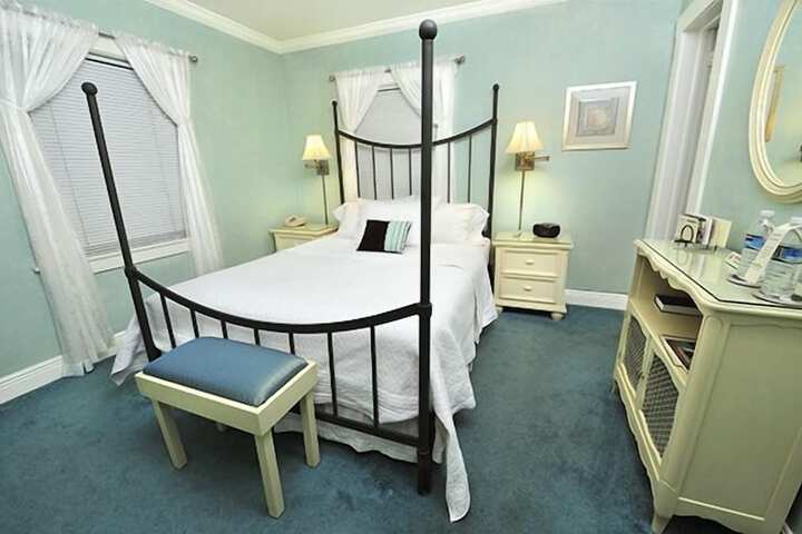 Room 48 of 80