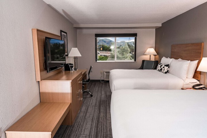 Room 6 of 11