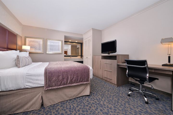 Room 10 of 18