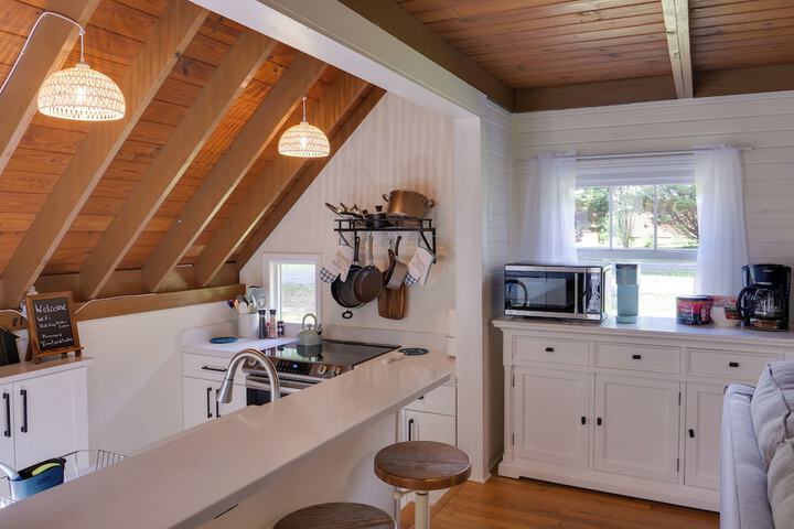 Cozy Tennessee Cabin w / Deck Grill & Fire Pit!