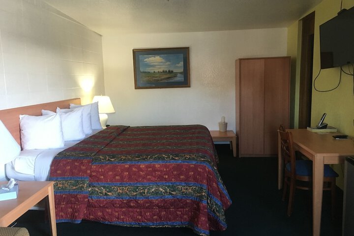 Room 24 of 34