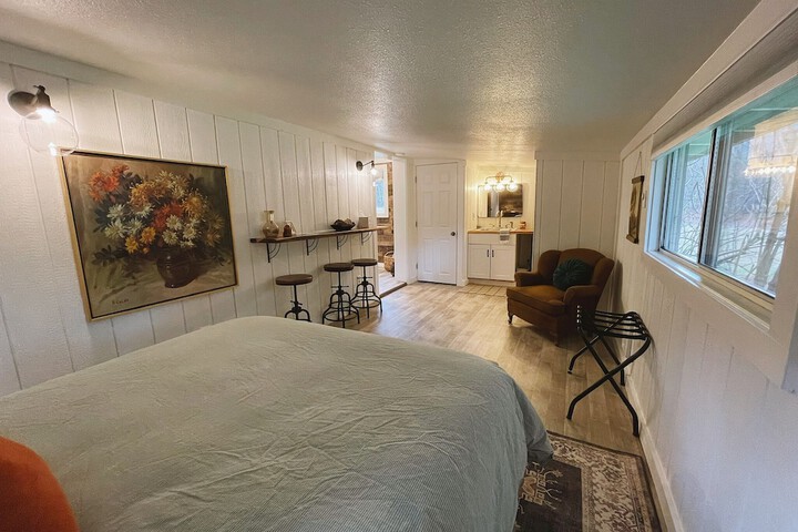 Emerald Valley Inn