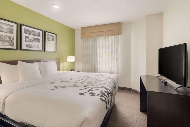 Room 12 of 28