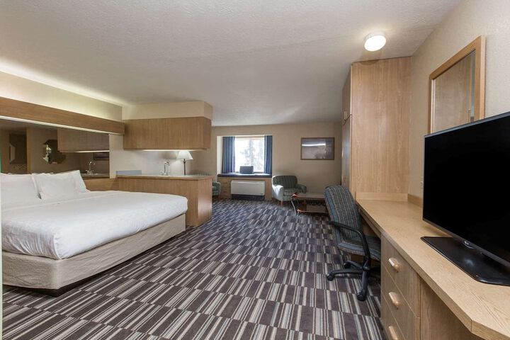 Room 9 of 12