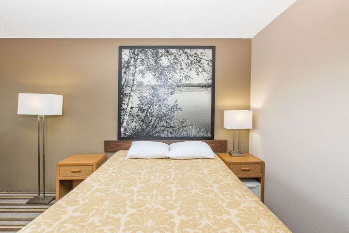 Room 27 of 38