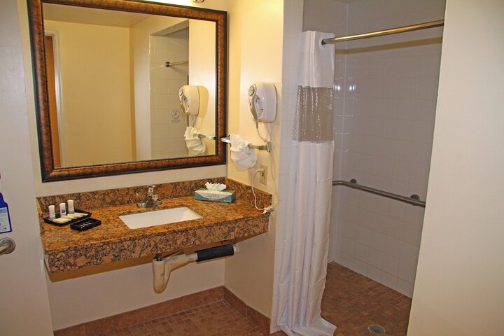 Room 9 of 25