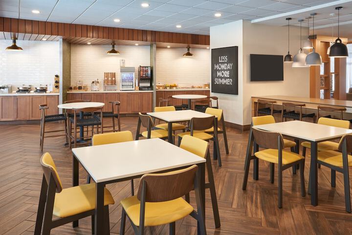 Breakfast/Coffee Service 28 of 33