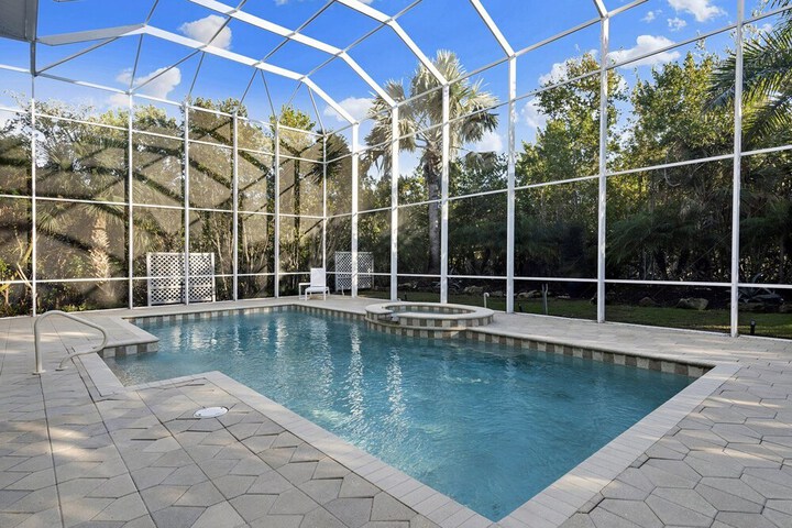 The Palm and Shell Captiva Island Private Luxury Home With Pool hot tub and Beach Access