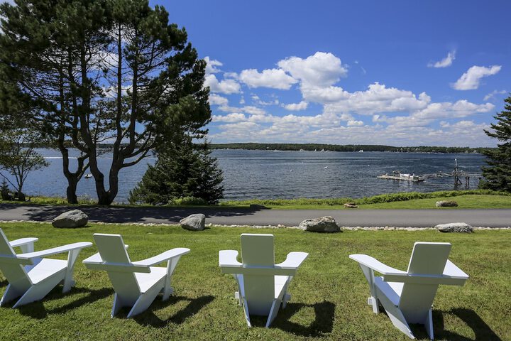 Spruce Point Inn