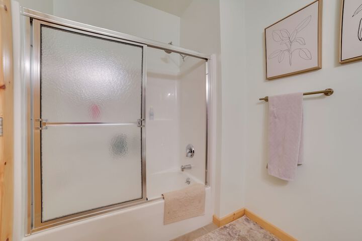 Modern Bellaire Condo: Pool Access Near Skiing!