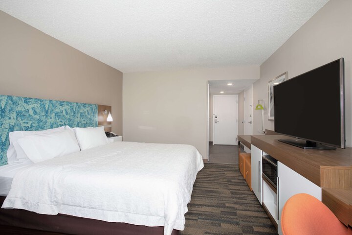 Hampton Inn & Suites Kansas City-Merriam