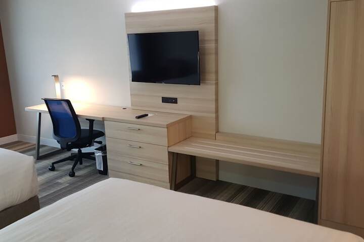 Holiday Inn Express & Suites Toledo West by IHG