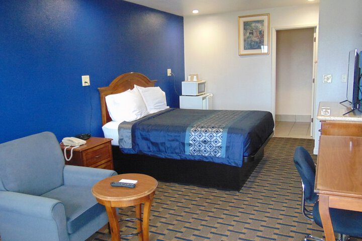 Corcoran Country Inn