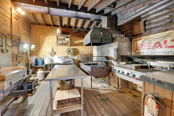 Handcrafted Log Cabin in Candor: Group Getaway!