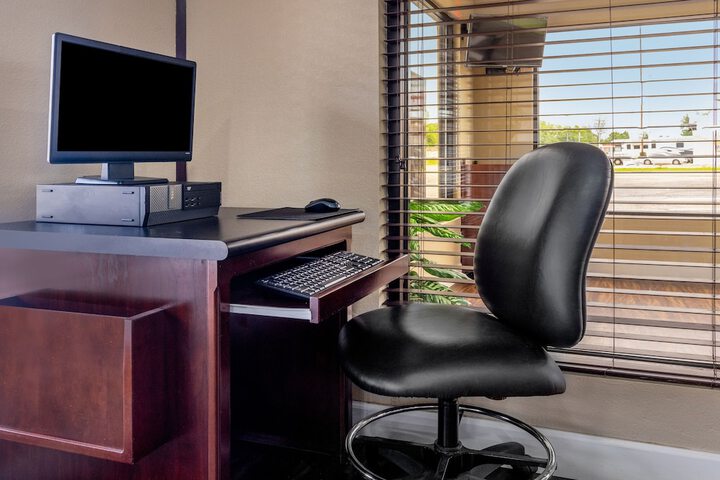 Business Center 26 of 26