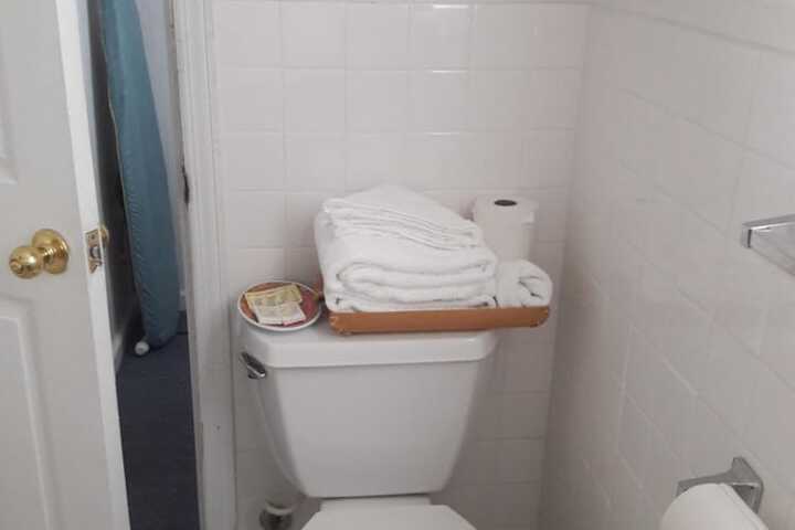 Room 16 of 44