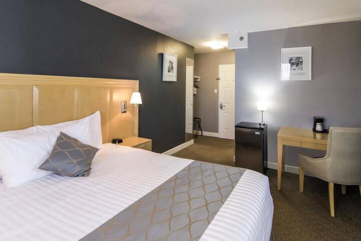 RED LION INN & SUITES ABBOTSFORD