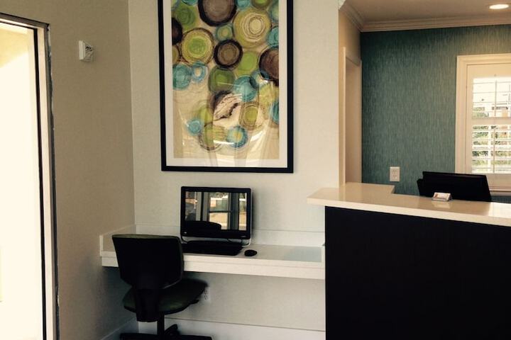 Business Center 18 of 18